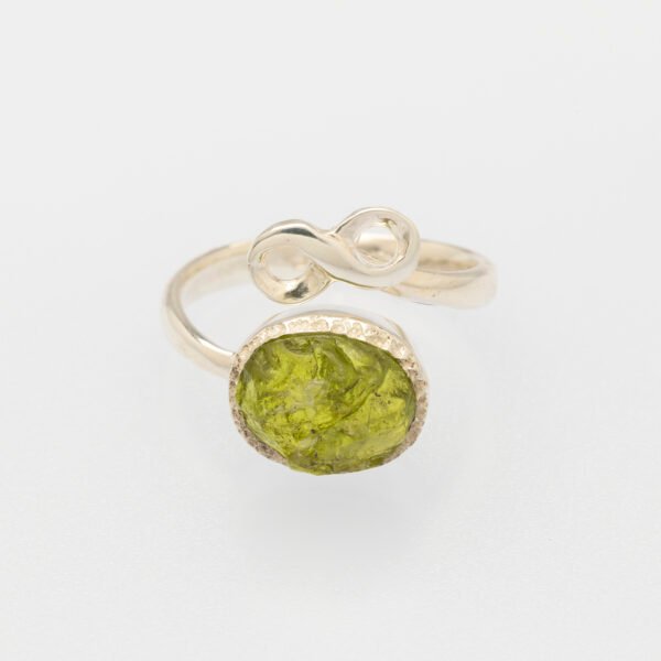 Adjustable peridot ring