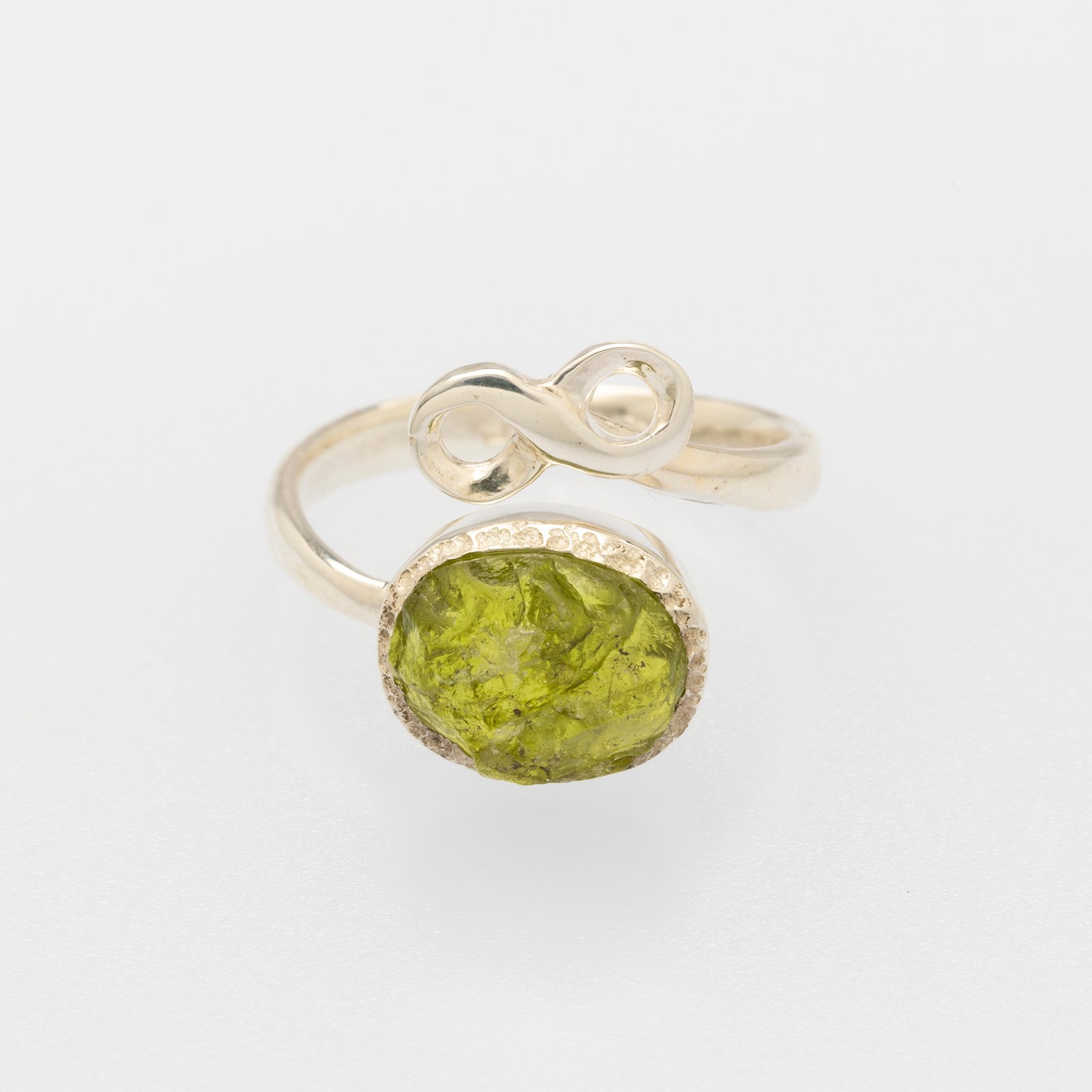 Adjustable peridot ring