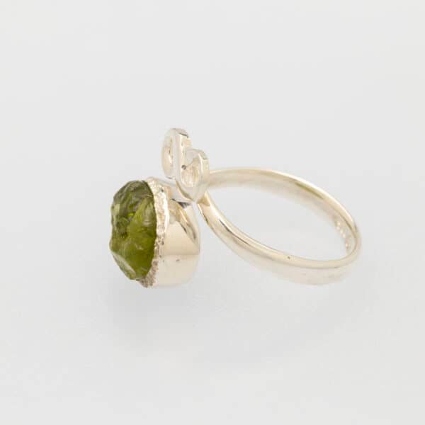 Adjustable peridot ring